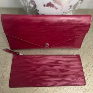 LOUIS VUITTON Epi Wallet. LIKE NEW